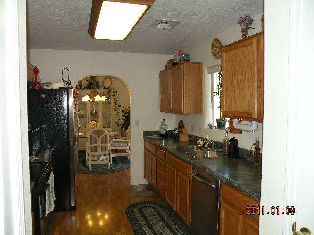 18264 Spoon Road Peeples Valley, AZ 86332 - Photo 10 of 18 Kitchen2