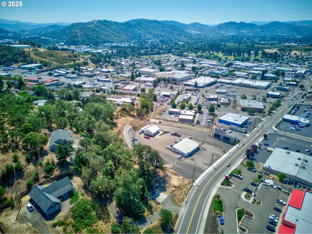 $250,000 | 797 Northeast Garden Valley Boulevard, Roseburg, OR 97470