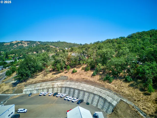 $250,000 | 797 Northeast Garden Valley Boulevard, Roseburg, OR 97470