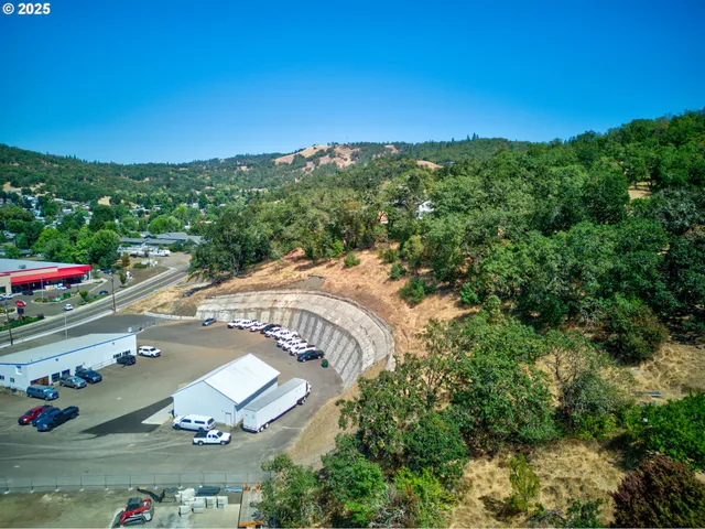 $250,000 | 797 Northeast Garden Valley Boulevard, Roseburg, OR 97470