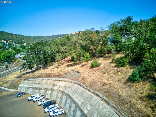 $250,000 | 797 Northeast Garden Valley Boulevard, Roseburg, OR 97470