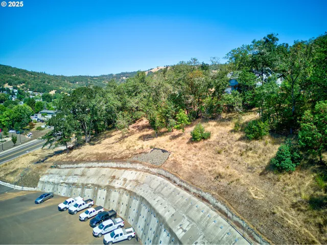 $250,000 | 797 Northeast Garden Valley Boulevard, Roseburg, OR 97470