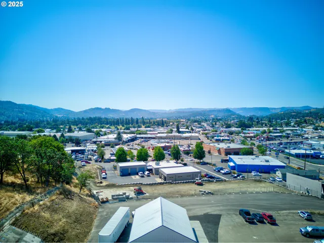 $250,000 | 797 Northeast Garden Valley Boulevard, Roseburg, OR 97470