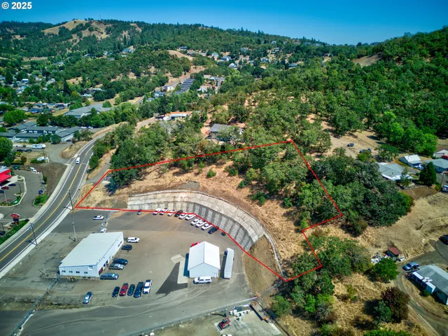 $250,000 | 797 Northeast Garden Valley Boulevard, Roseburg, OR 97470