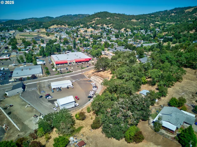$250,000 | 797 Northeast Garden Valley Boulevard, Roseburg, OR 97470