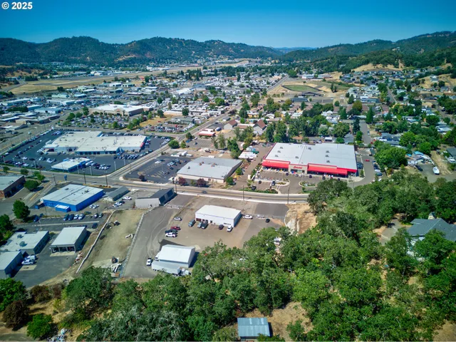 $250,000 | 797 Northeast Garden Valley Boulevard, Roseburg, OR 97470