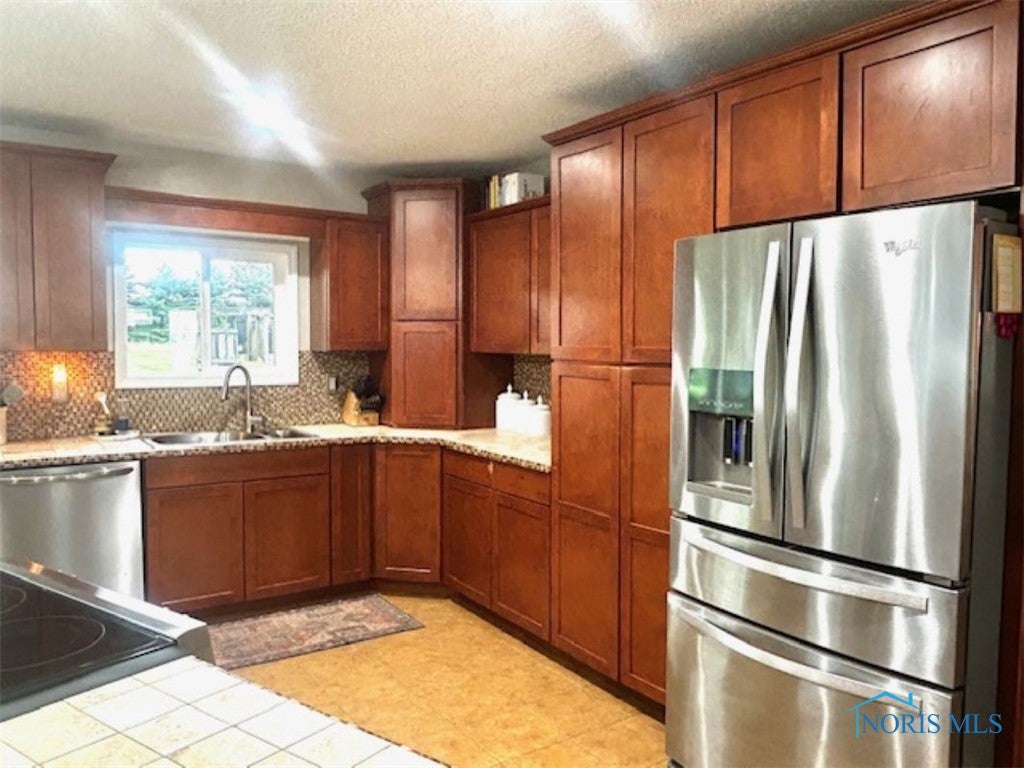 28699 Blanchard Road Defiance, OH 43512 - Photo 19 of 31 Stainless steel appliances included