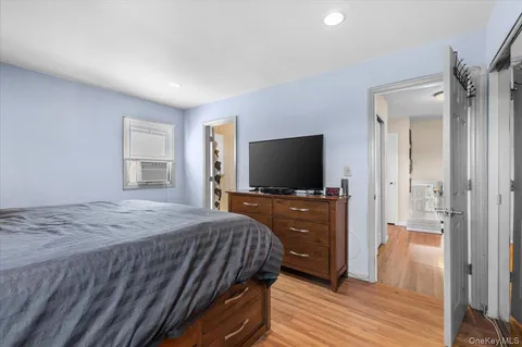 $949,000 | 2 Fern Place, Plainview, NY 11803