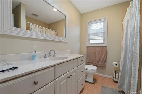 $949,000 | 2 Fern Place, Plainview, NY 11803