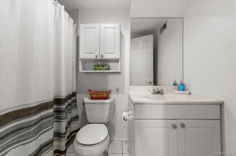 $949,000 | 2 Fern Place, Plainview, NY 11803