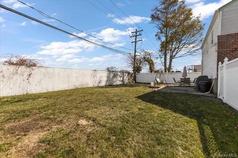 $949,000 | 2 Fern Place, Plainview, NY 11803