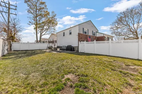 $949,000 | 2 Fern Place, Plainview, NY 11803