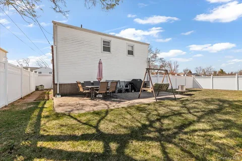 $949,000 | 2 Fern Place, Plainview, NY 11803
