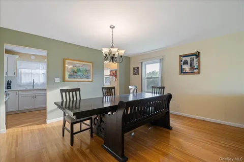 $949,000 | 2 Fern Place, Plainview, NY 11803