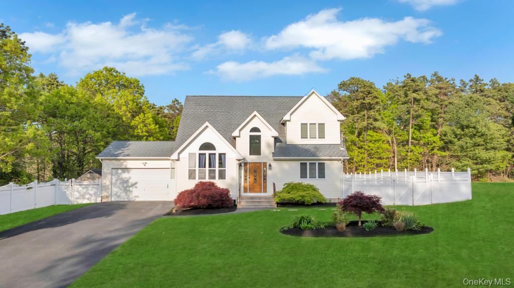 View of front of house with a garage and driveway