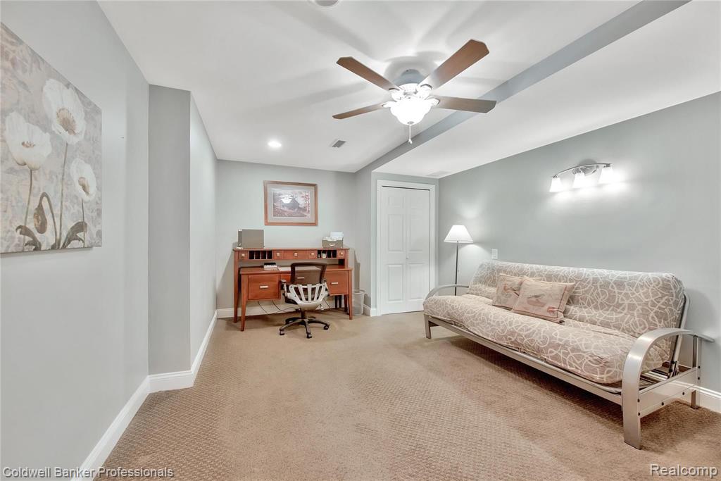 135 West Hickory Grove Road Bloomfield Hills, MI 48304 - Photo 31 of 42