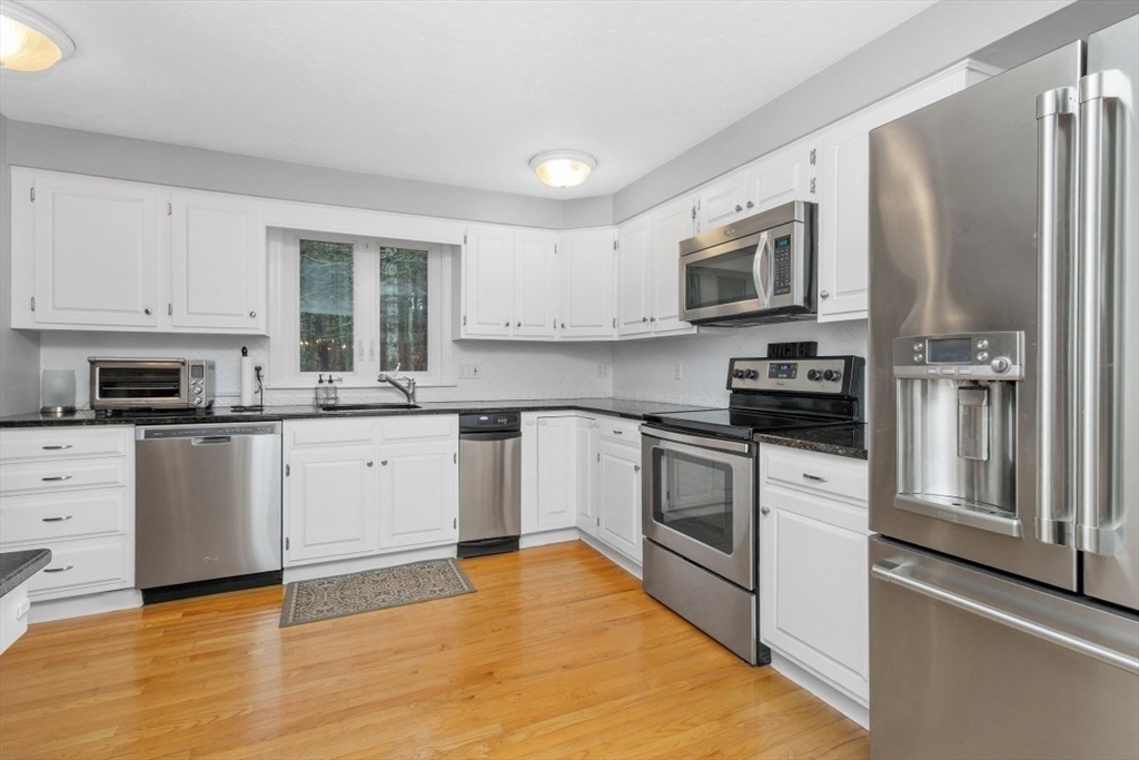 24 Robin Road Norfolk, MA 02056 - Photo 10 of 42 Gallery Image 10