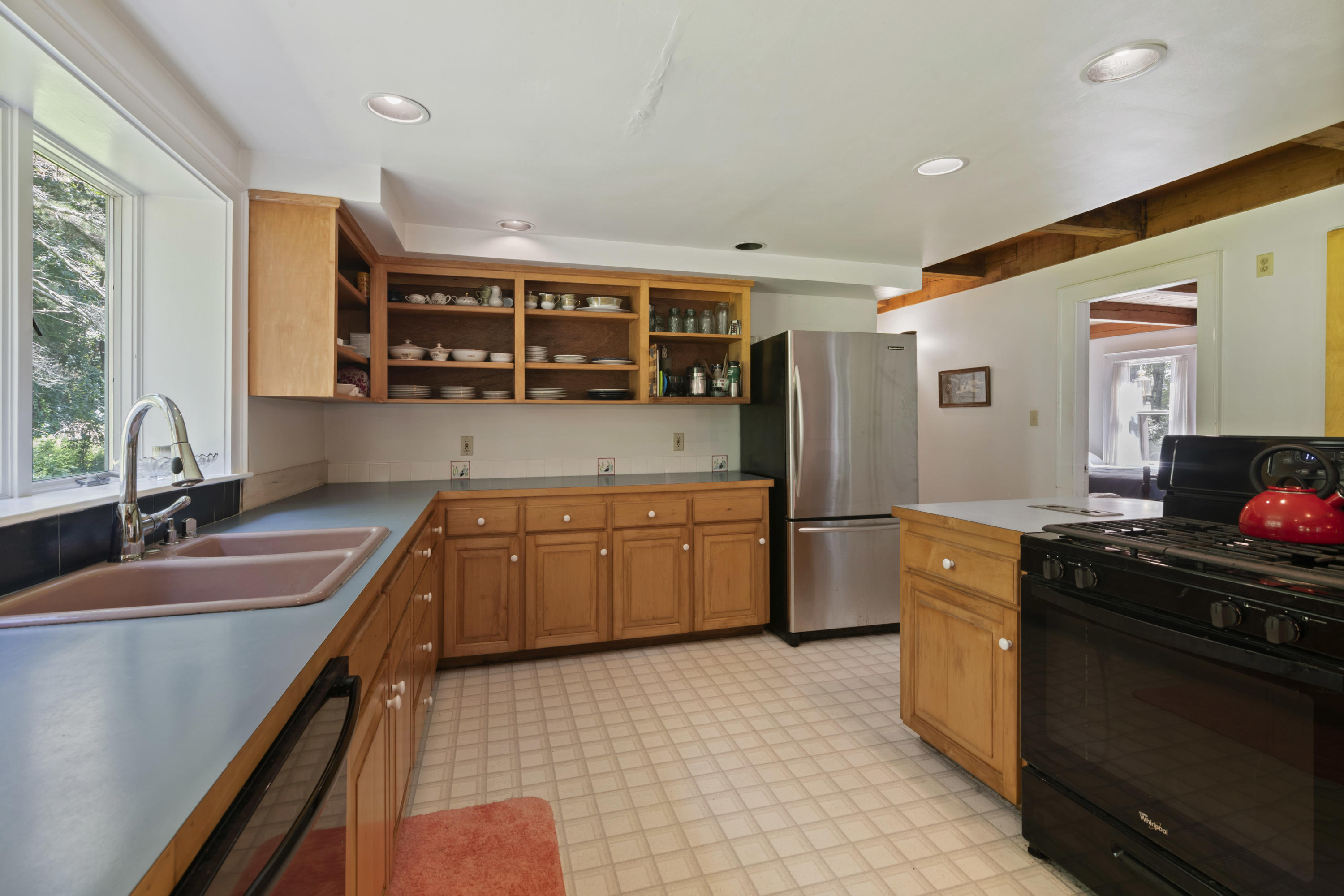 1862 Post Road Wells, ME 04090 - Photo 10 of 39 Kitchen