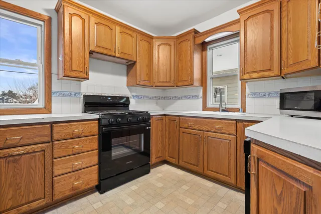 $190,000 | 6910 32nd Avenue, Kenosha, WI 53142