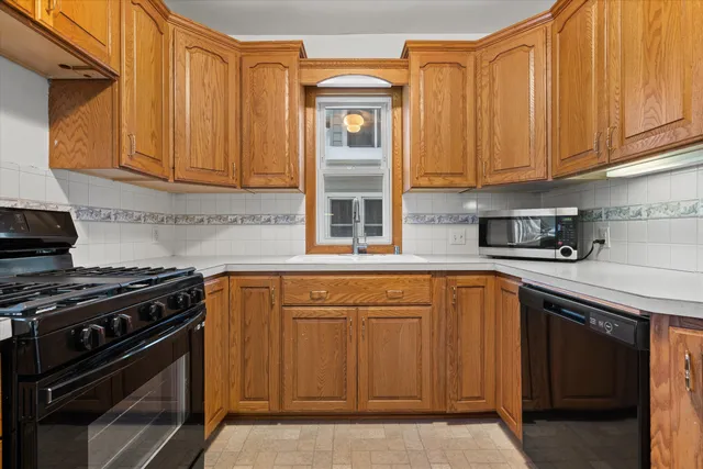 $190,000 | 6910 32nd Avenue, Kenosha, WI 53142