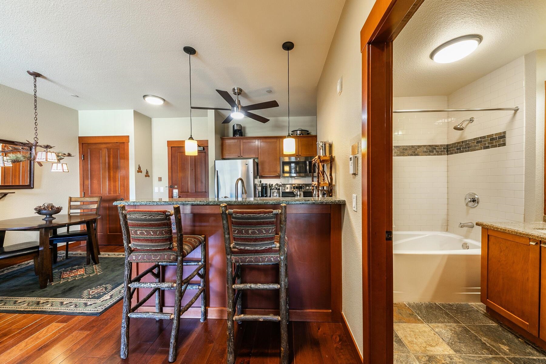 1880 Village South Road, Unit 3334 Olympic Valley, CA 96146 - Photo 24 of 27 a large kitchen with a table and chairs