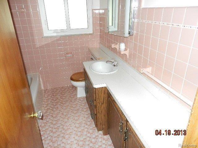 23833 Roxana Avenue Eastpointe, MI 48021 - Photo 16 of 23 DSCN7704.JPG