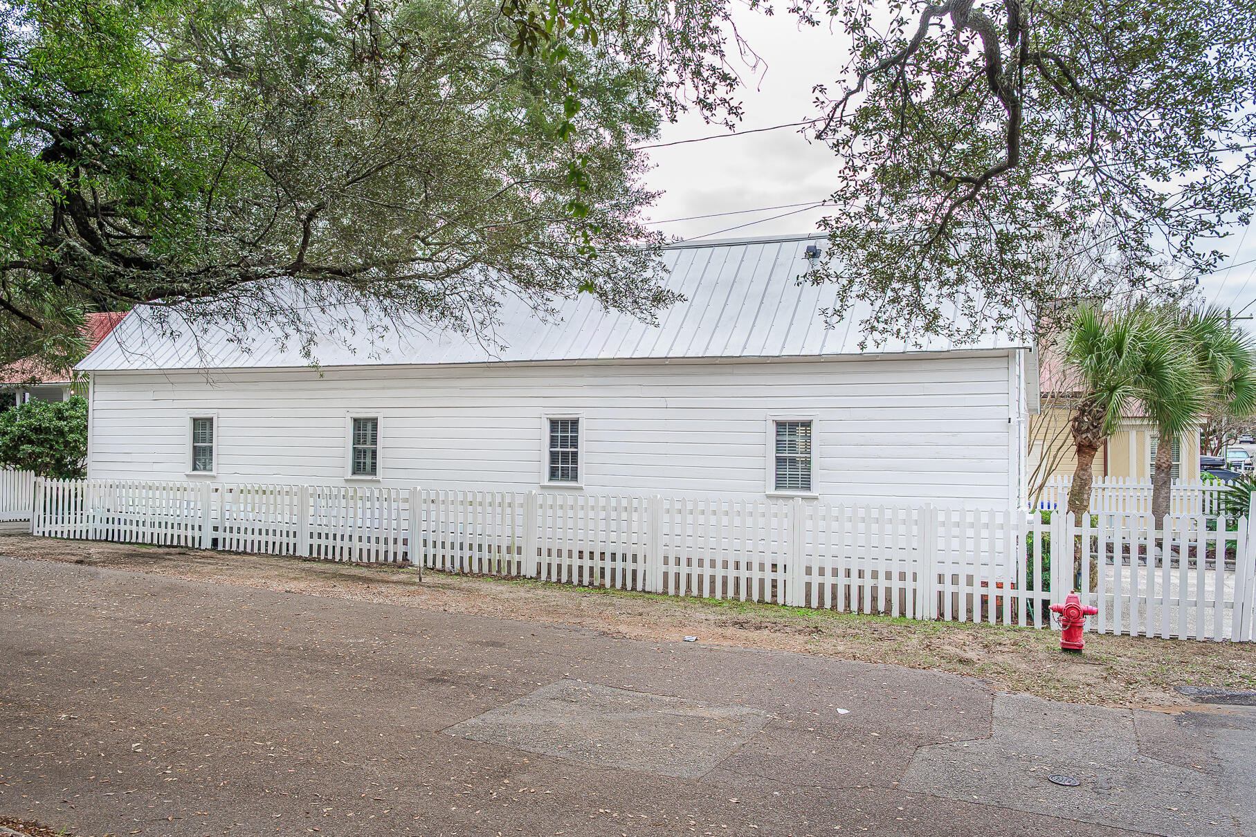 425 King Street Mount Pleasant, SC 29464 - Photo 29 of 63 415King-63