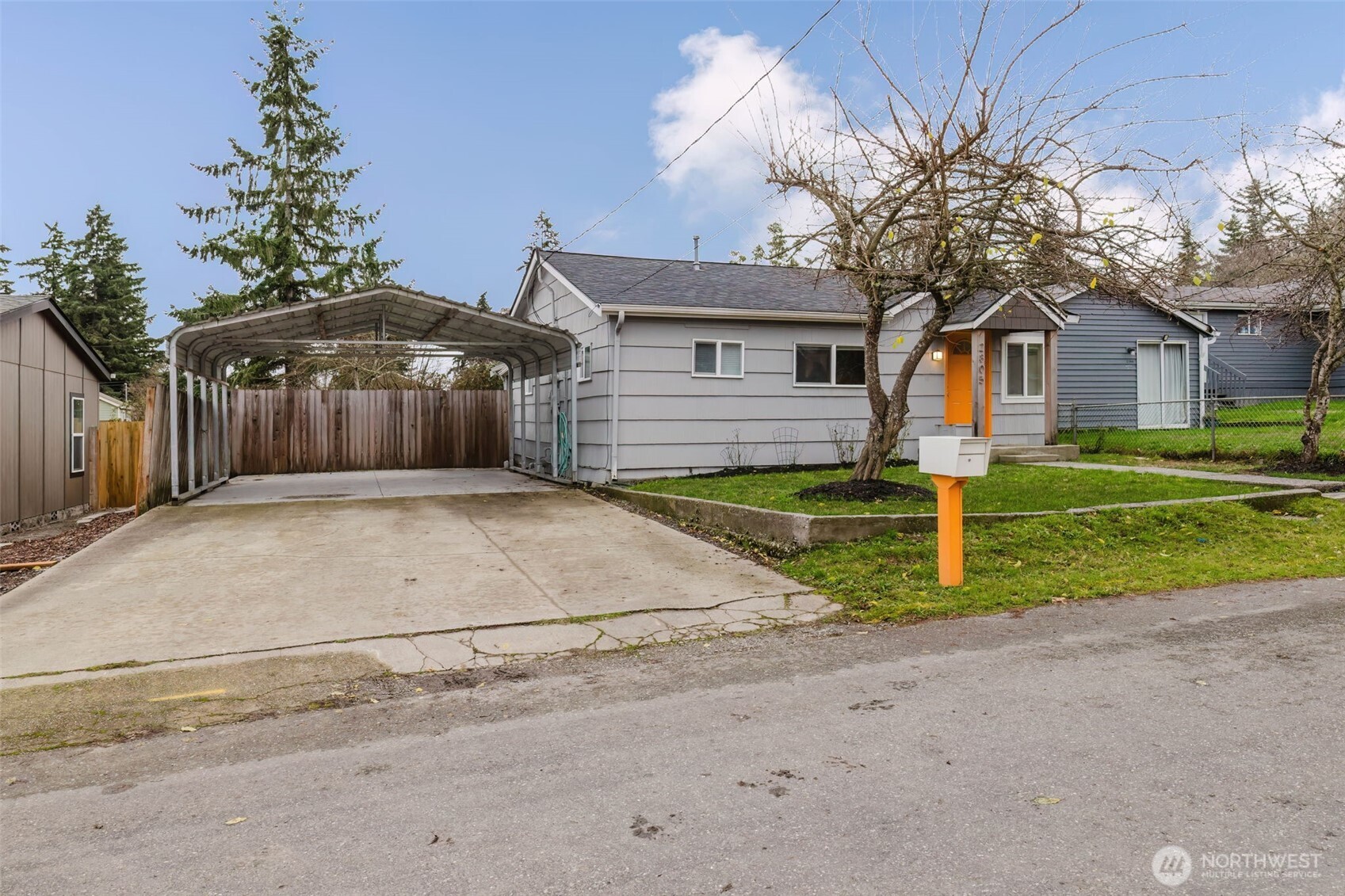 2805 Bowen Street Bremerton, WA 98310 - Photo 2 of 40 a front view of house with yard and trees