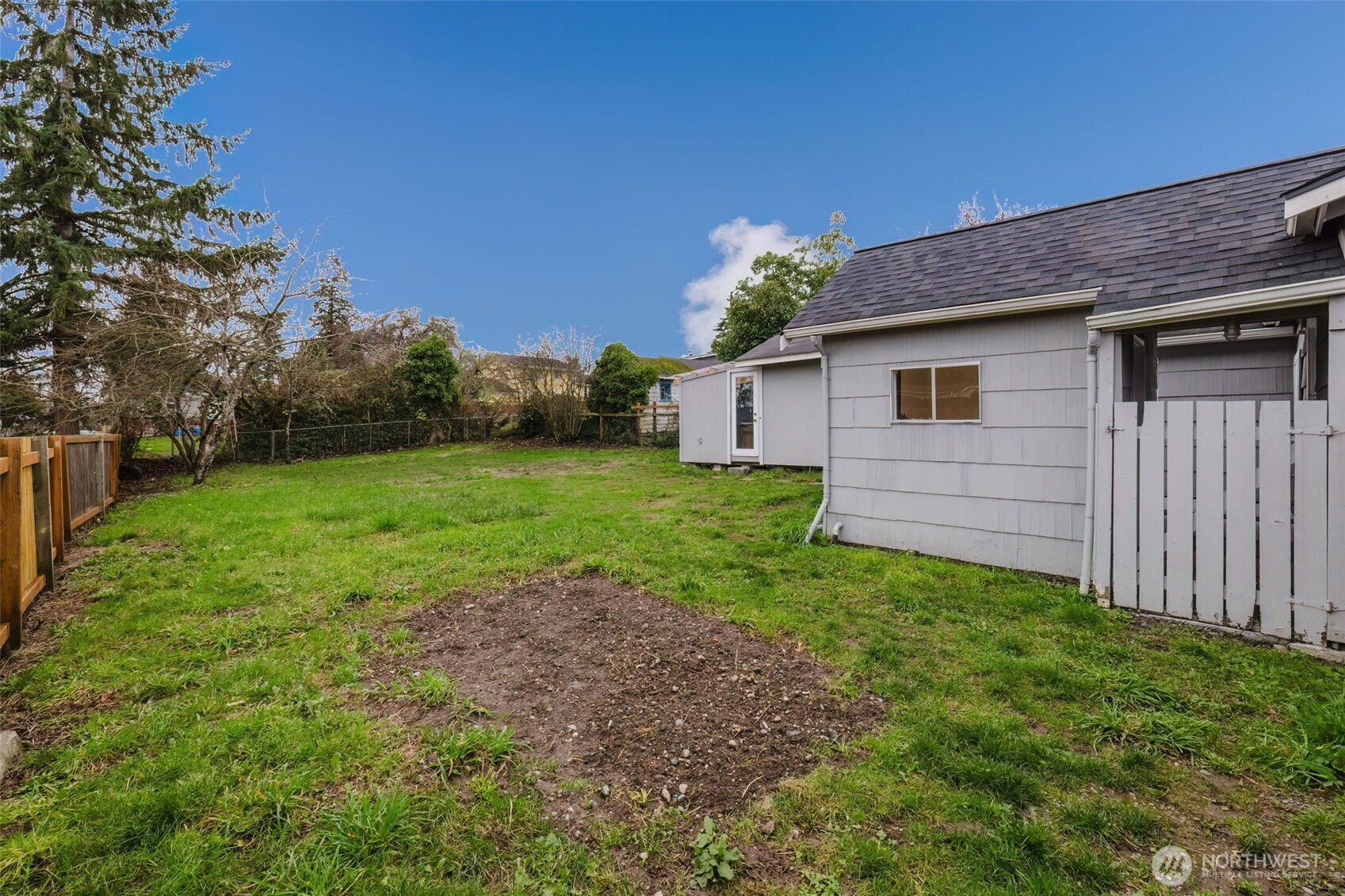 2805 Bowen Street Bremerton, WA 98310 - Photo 38 of 40 a front view of a house with garden
