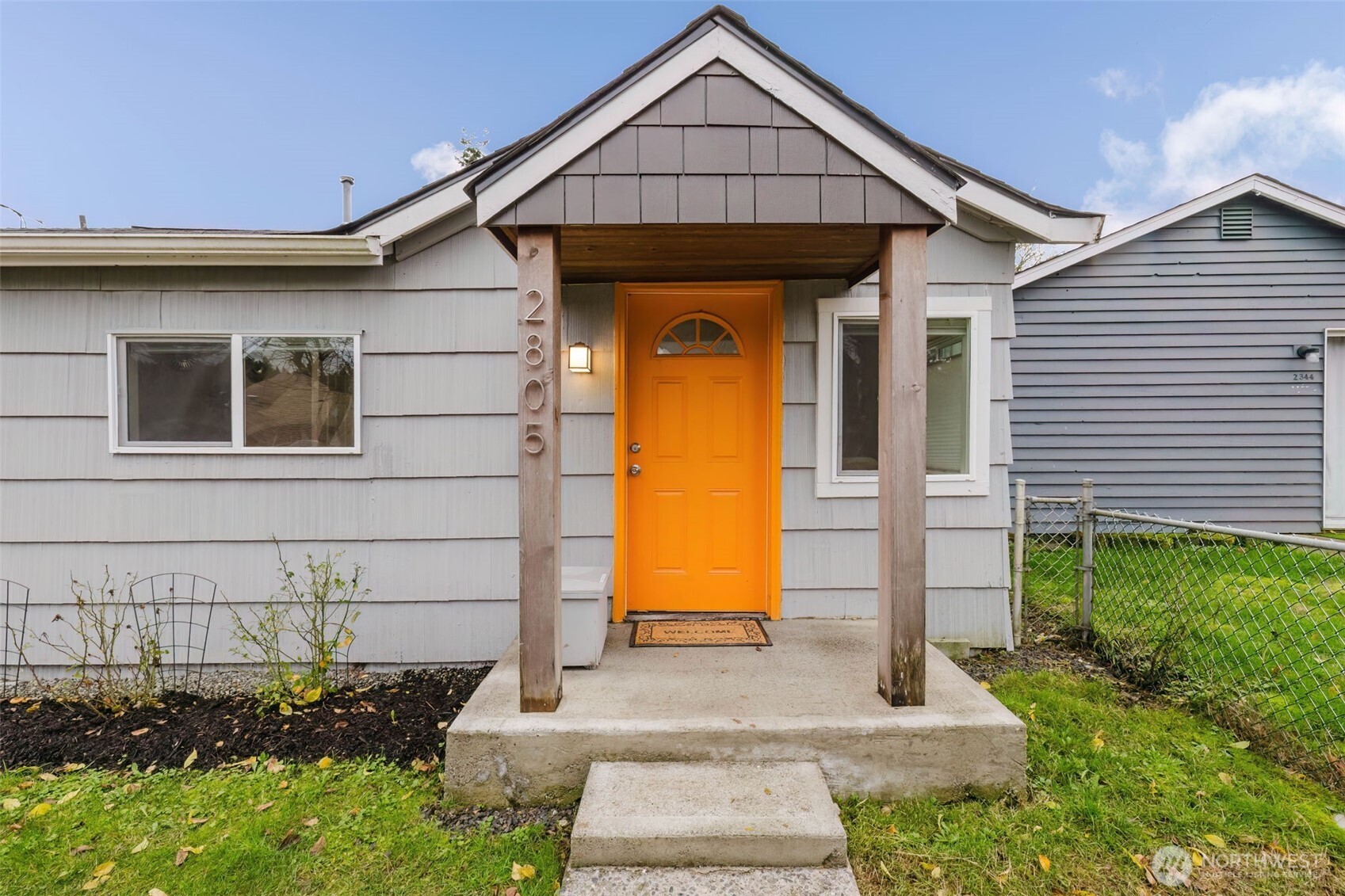 2805 Bowen Street Bremerton, WA 98310 - Photo 4 of 40 a front view of a house with garden