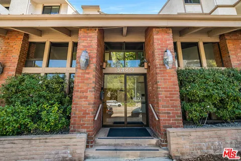 $524,000 | 3480 Barham Boulevard, Unit 326, Los Angeles, CA 90068