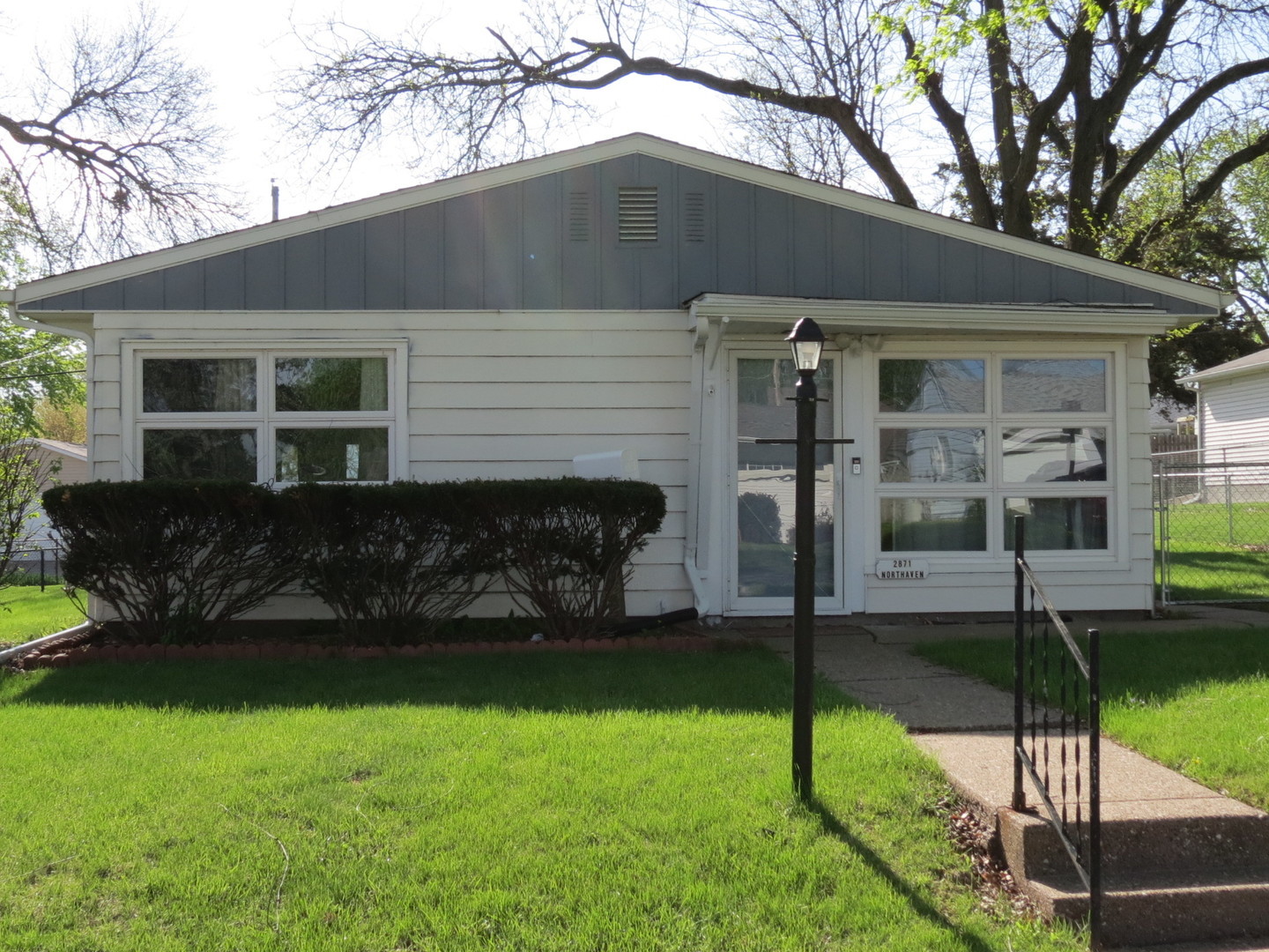 2871 Northhaven Road Davenport, IA 52804 - Photo 3 of 42