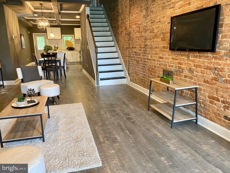 3916 Reisterstown Road Baltimore, MD 21215 - Photo 2 of 18 Main Entry