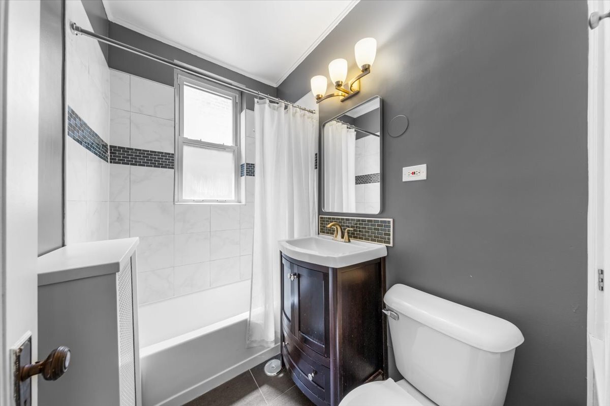 602 Sheridan Road, Unit 3E Evanston, IL 60202 - Photo 21 of 21 a bathroom with a toilet sink and mirror