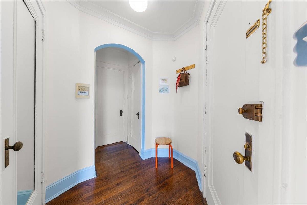 602 Sheridan Road, Unit 3E Evanston, IL 60202 - Photo 5 of 21 a view of a hallway with wooden floor