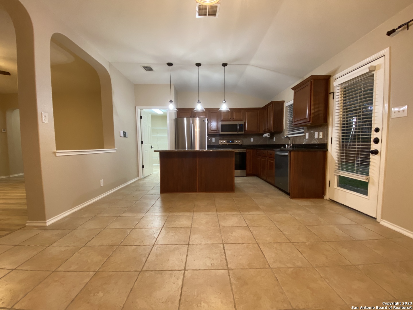 8935 Liberty View Converse, TX 78109 - Photo 8 of 33