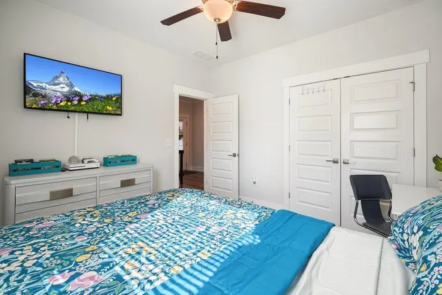 $570,000 | 330 Davis Lane, Woodstock, GA 30188