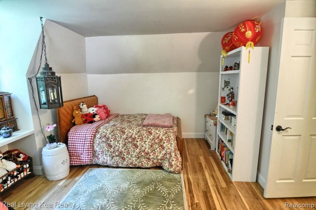 5988 Cobb Creek Road Rochester, MI 48306 - Photo 18 of 27 Bedroom 3, which is also upstairs is very spacious and allows plenty of natural light.