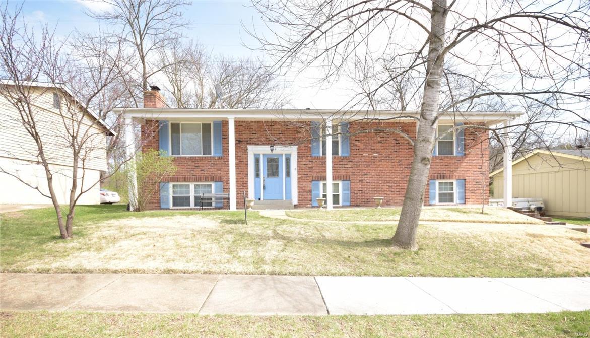 936 Queensbridge Road Ballwin, MO 63021 - Photo 1 of 25