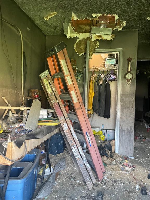 403 South 1st Street Sanger, TX 76266 - Photo 8 of 12 a living room with furniture