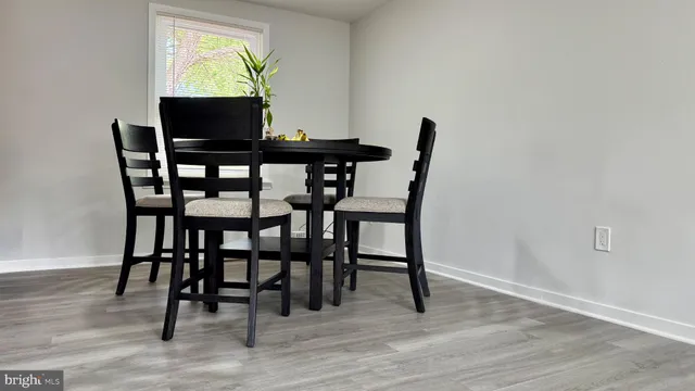 $1,485 | 131 North Garfield Road, Sterling, VA 20164