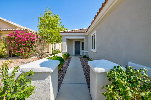 a view of a house with backyard and a garden
