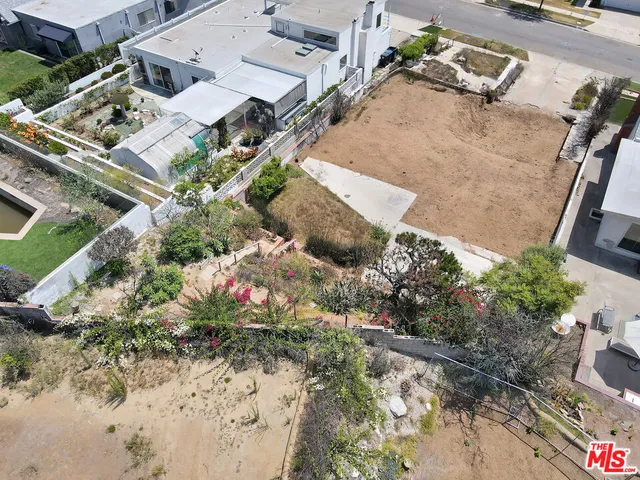 $1,299,000 | 18151 Kingsport Drive, Malibu, CA 90265