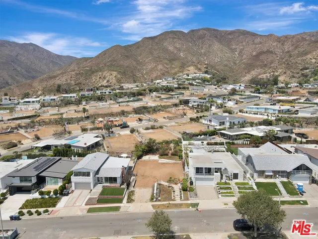 $1,299,000 | 18151 Kingsport Drive, Malibu, CA 90265