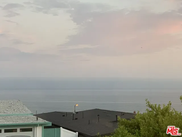 $1,299,000 | 18151 Kingsport Drive, Malibu, CA 90265