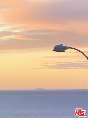 $1,299,000 | 18151 Kingsport Drive, Malibu, CA 90265