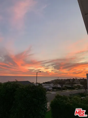 $1,299,000 | 18151 Kingsport Drive, Malibu, CA 90265