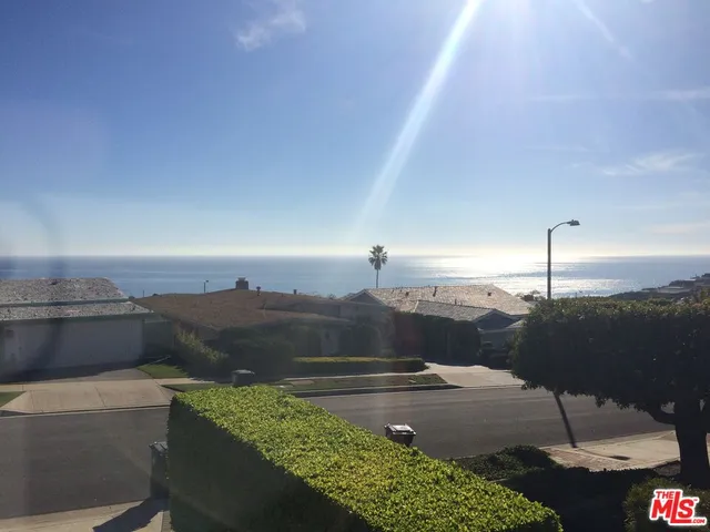 $1,299,000 | 18151 Kingsport Drive, Malibu, CA 90265