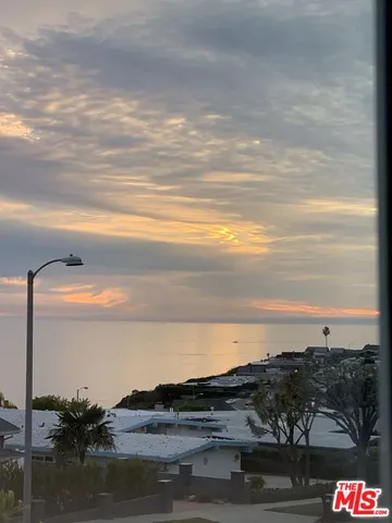 $1,299,000 | 18151 Kingsport Drive, Malibu, CA 90265