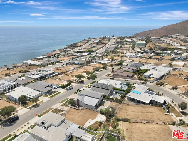 $1,299,000 | 18151 Kingsport Drive, Malibu, CA 90265